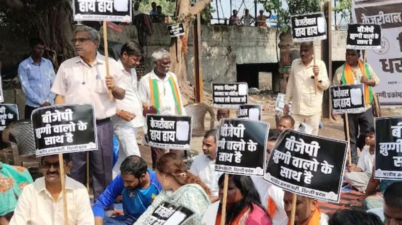Delhi: Process to remove slums near 400-year-old Barapulla bridge begins, PWD gives ultimatum, BJP opposes Delhi: Process to remove slums near 400-year-old Barapulla bridge begins, PWD gives ultimatum, BJP opposes