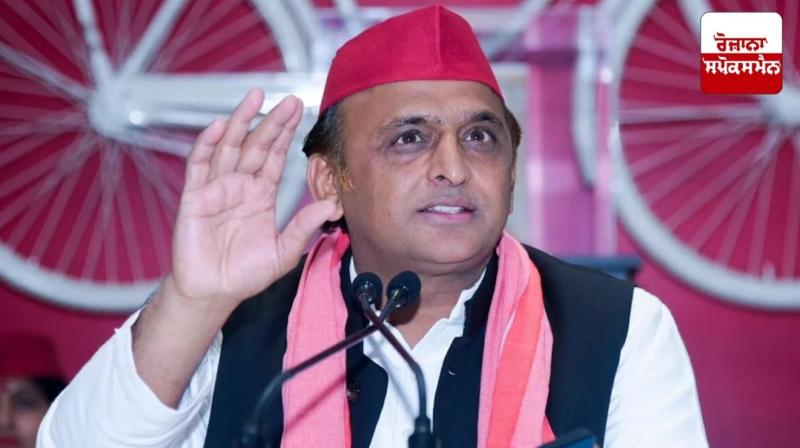 Akhilesh Yadav gave Rs 2 lakh to the family of the deceased BLO