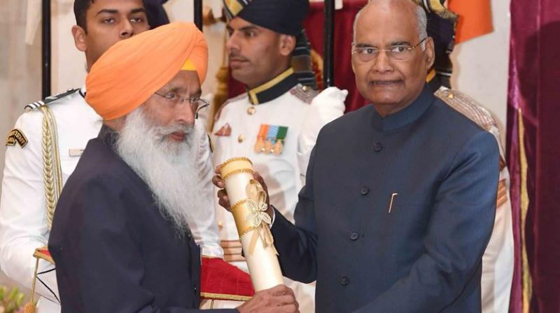 Sukhdev Singh Dhindsa accepts award from President Kovind