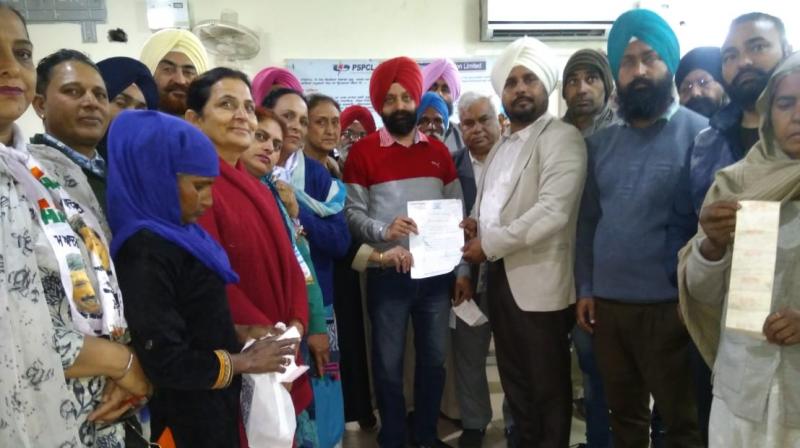 AAP workers submit memorandum to Deputy Commissioner