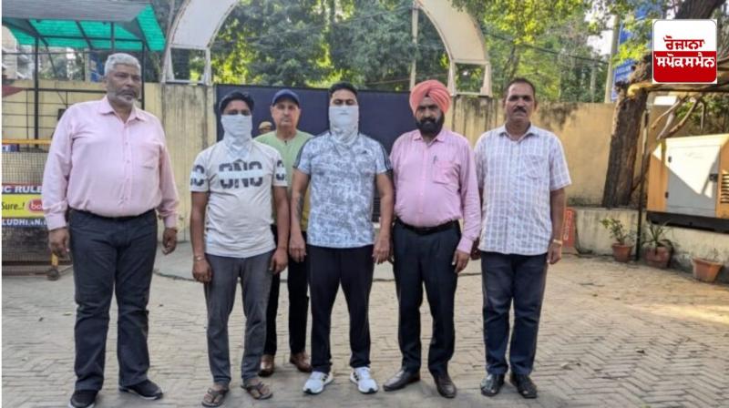 ਵਿਜੀਲੈਂਸ ਵਲੋਂ ਫੜੇ ਗਏ ਮੁਲਜ਼ਮ ਵਿਜੀਲੈਂਸ ਵਲੋਂ ਫੜੇ ਗਏ ਮੁਲਜ਼ਮ