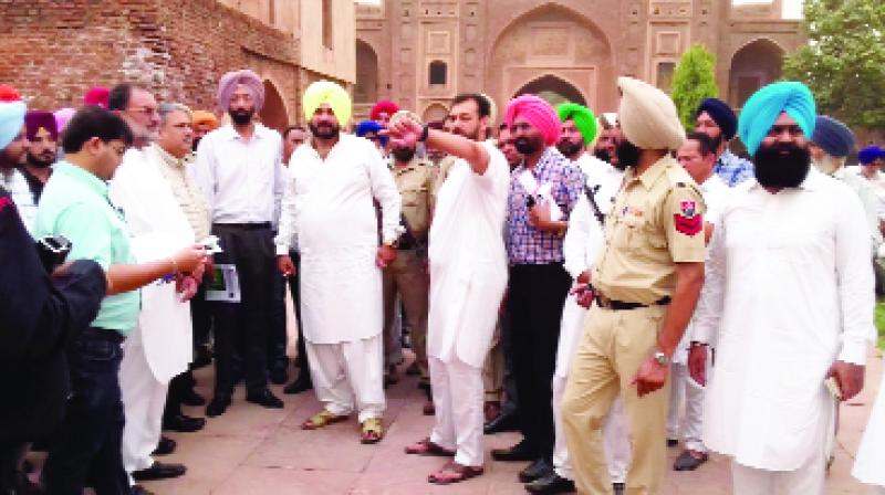 Navjot Singh Sidhu with Consitency Leader Navjot Singh Sidhu with Consitency Leader