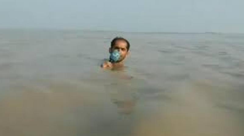 journalist neck deep water reporting journalist neck deep water reporting