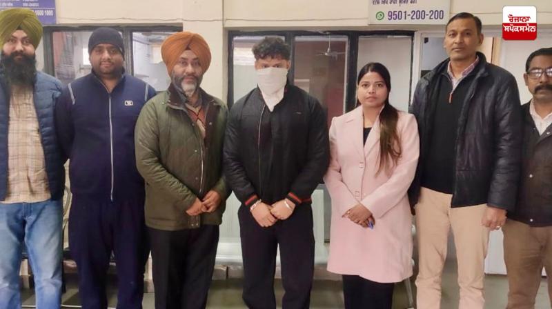 A private security guard arrested by the vigilance News in punjabi A private security guard arrested by the vigilance News in punjabi