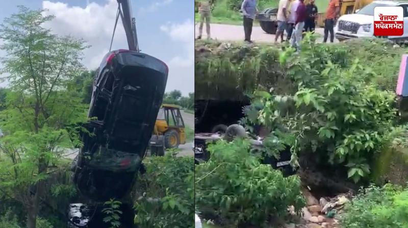 Car of pilgrims going from Ferozepur to Amarnath for langar service falls into ditch Car of pilgrims going from Ferozepur to Amarnath for langar service falls into ditch