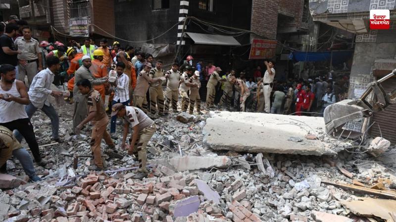 11 people killed, 11 injured as multi-storey building collapses in Delhi 11 people killed, 11 injured as multi-storey building collapses in Delhi