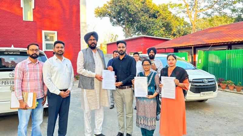 Kuldeep Singh Dhaliwal handed over appointment letters to three clerks Kuldeep Singh Dhaliwal handed over appointment letters to three clerks