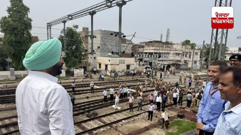 Union Minister of State Ravneet Singh Bittu visited Dhuri Railway Station Union Minister of State Ravneet Singh Bittu visited Dhuri Railway Station
