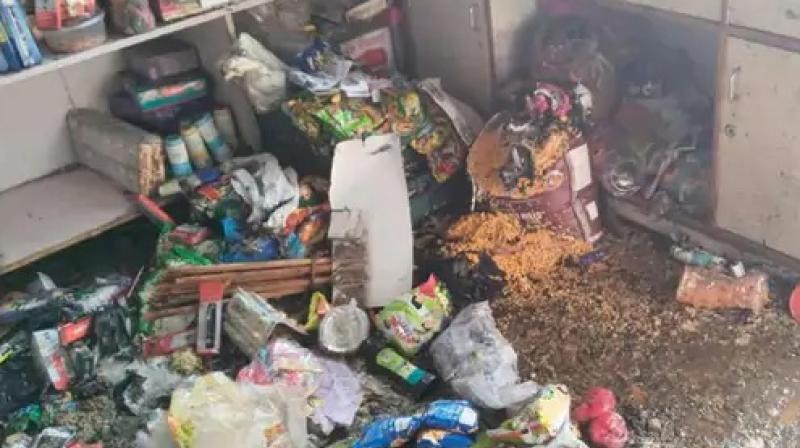 In Surat, an explosion occurred while charging the battery of an e-scooter, 4 injured including 2 children. In Surat, an explosion occurred while charging the battery of an e-scooter, 4 injured including 2 children.