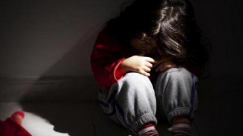 The fourth class girl was brutally beaten by the teacher The fourth class girl was brutally beaten by the teacher