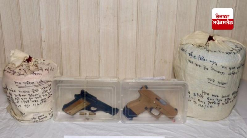 Amritsar police arrested 2 smugglers with drugs worth crores Amritsar police arrested 2 smugglers with drugs worth crores