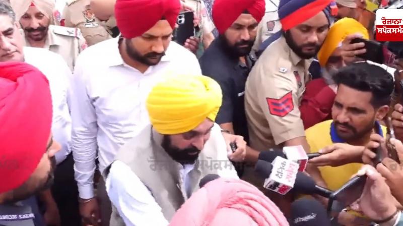 CM Bhagwant Mann gets emotional during visit to flood affected area in Ferozepur CM Bhagwant Mann gets emotional during visit to flood affected area in Ferozepur