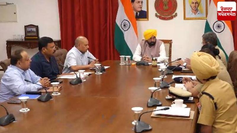 Punjab CM holds high-level meeting with police officers news Punjab CM holds high-level meeting with police officers news