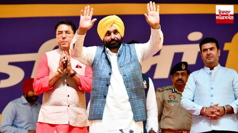 ਜਲੰਧਰ ਦੀ ਧਰਤੀ ਤੋਂ ਮੁੱਖ ਮੰਤਰੀ ਭਗਵੰਤ ਸਿੰਘ ਮਾਨ ਦਾ ਐਲਾਨ, ਨਸ਼ਿਆਂ ਵਿਰੁੱਧ ਜੰਗ ਦੀ ਰੂਪ-ਰੇਖਾ ਉਲੀਕੀ ਜਲੰਧਰ ਦੀ ਧਰਤੀ ਤੋਂ ਮੁੱਖ ਮੰਤਰੀ ਭਗਵੰਤ ਸਿੰਘ ਮਾਨ ਦਾ ਐਲਾਨ, ਨਸ਼ਿਆਂ ਵਿਰੁੱਧ ਜੰਗ ਦੀ ਰੂਪ-ਰੇਖਾ ਉਲੀਕੀ