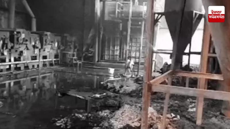 A terrible fire broke out in a yarn factory in Haryana A terrible fire broke out in a yarn factory in Haryana