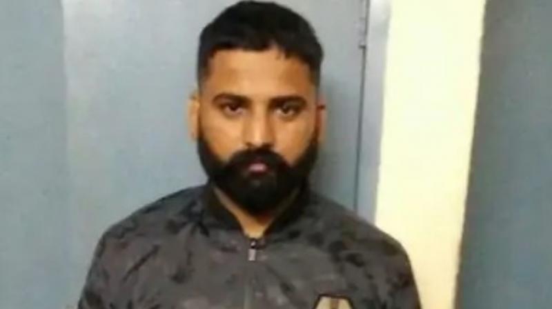 Congress candidate Pradeep Chowdhury's convoy was shot by youths in Kalka, Goldie Khedi was hit by a bullet Congress candidate Pradeep Chowdhury's convoy was shot by youths in Kalka, Goldie Khedi was hit by a bullet