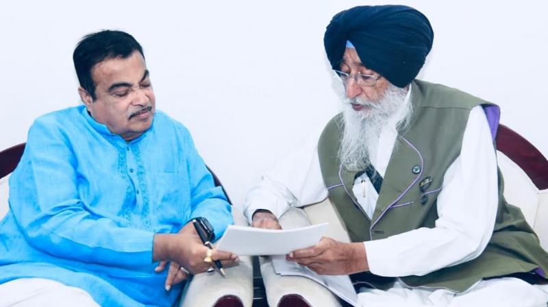 MP Simranjit Singh Mann meets Union Minister Nitin Gadkari regarding the construction of overbridges on the roads