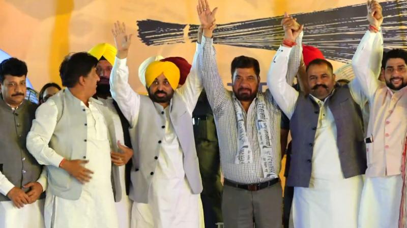 Former Congress MLA from Kartarpur Surinder Chaudhary joins Aam Aadmi Party