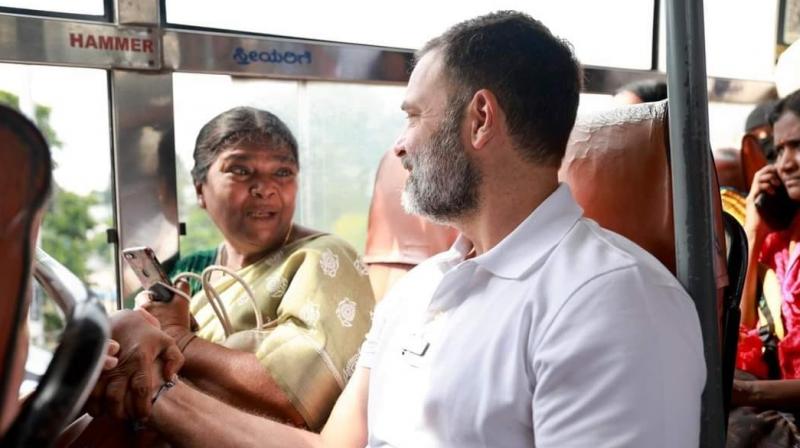 Rahul Gandhi Interacting with a lady Rahul Gandhi Interacting with a lady