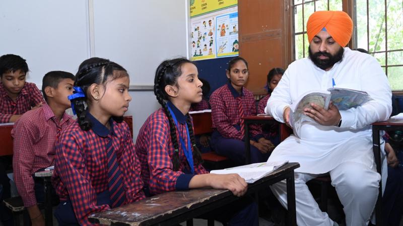  Education Minister during a visit of Government Primary School of Sector 69