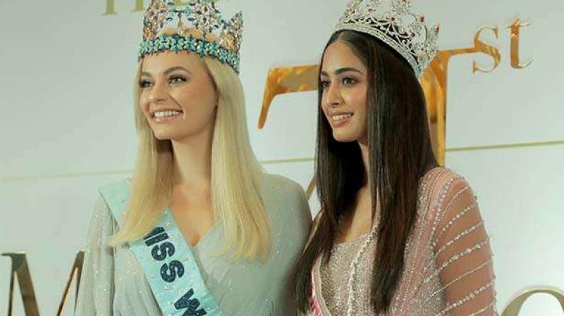 The present Miss World Karolina Bielawska; (right) and Miss India World 2022 Sini Shetty