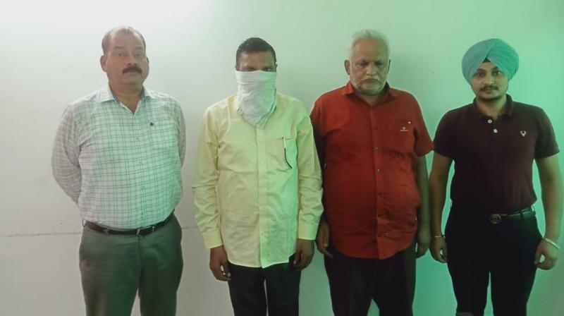 VIGILANCE BUREAU NABS ASI WHILE ACCEPTING BRIBE FROM A LABOURER VIGILANCE BUREAU NABS ASI WHILE ACCEPTING BRIBE FROM A LABOURER
