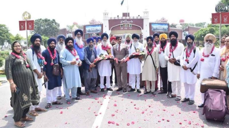 ਮਹਾਰਾਜਾ ਰਣਜੀਤ ਸਿੰਘ ਜੀ ਦੀ 184ਵੀਂ ਬਰਸੀ ਮੌਕੇ ਪਾਕਿਸਤਾਨ ਪਹੁੰਚਿਆ 450 ਸ਼ਰਧਾਲੂਆਂ ਦਾ ਜਥਾ ਮਹਾਰਾਜਾ ਰਣਜੀਤ ਸਿੰਘ ਜੀ ਦੀ 184ਵੀਂ ਬਰਸੀ ਮੌਕੇ ਪਾਕਿਸਤਾਨ ਪਹੁੰਚਿਆ 450 ਸ਼ਰਧਾਲੂਆਂ ਦਾ ਜਥਾ