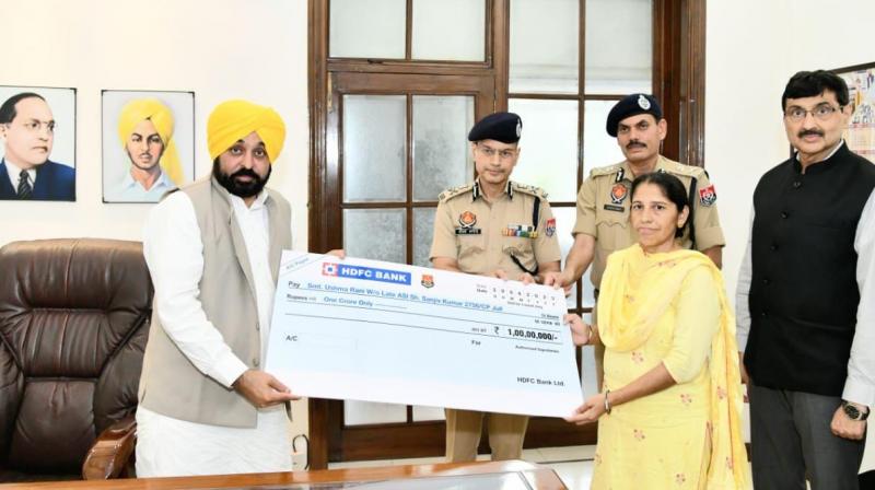 CM HANDS OVER CHEQUES WORTH RS 2 CRORE TO NEXT OF KIN OF COPS DIED WHILE PERFORMING DUTY OR ACCIDENTAL DEATH