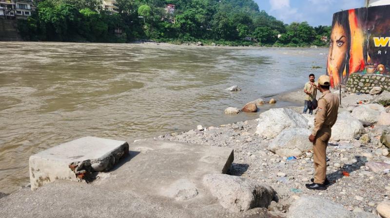 water level of river Ganga along with Alaknanda has increased (photo twitter) water level of river Ganga along with Alaknanda has increased (photo twitter)