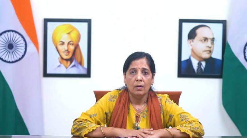 Arvind kejriwal wife Sunita 