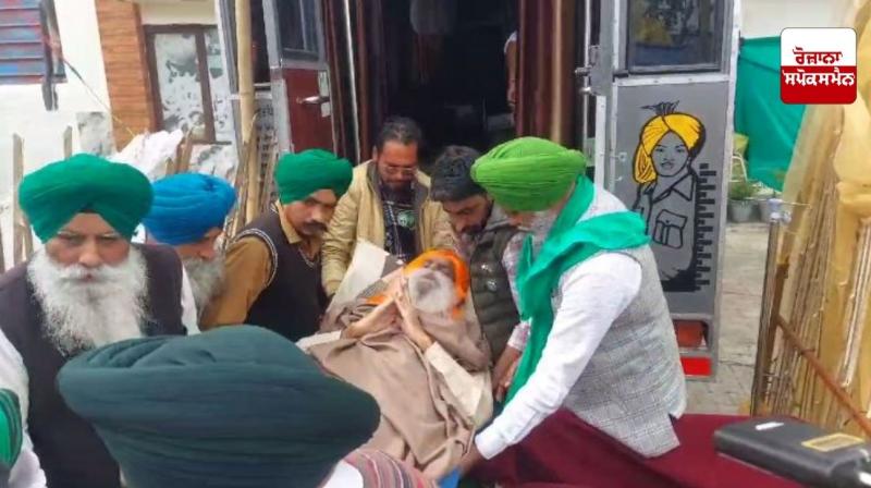 ਮੀਟਿੰਗ ਲਈ ਡੱਲੇਵਾਲ ਪ੍ਰਾਈਵੇਟ ਐਂਬੂਲੈਂਸ 'ਚ ਚੰਡੀਗੜ੍ਹ ਲਈ ਰਵਾਨਾ ਹੁੰਦੇ ਹੋਏ ਮੀਟਿੰਗ ਲਈ ਡੱਲੇਵਾਲ ਪ੍ਰਾਈਵੇਟ ਐਂਬੂਲੈਂਸ 'ਚ ਚੰਡੀਗੜ੍ਹ ਲਈ ਰਵਾਨਾ ਹੁੰਦੇ ਹੋਏ