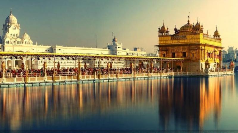 Sachkhand Sri Harmandir Sahib, Sri Amritsar.