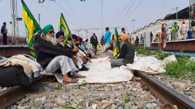 Farmers Protest: BKU Ekta Ugrahan to disrupt railway traffic for 4 hours on 15 feb Farmers Protest: BKU Ekta Ugrahan to disrupt railway traffic for 4 hours on 15 feb