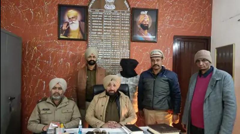 Hoshiarpur police arrested a drug smuggler during the search News in punjabi Hoshiarpur police arrested a drug smuggler during the search News in punjabi