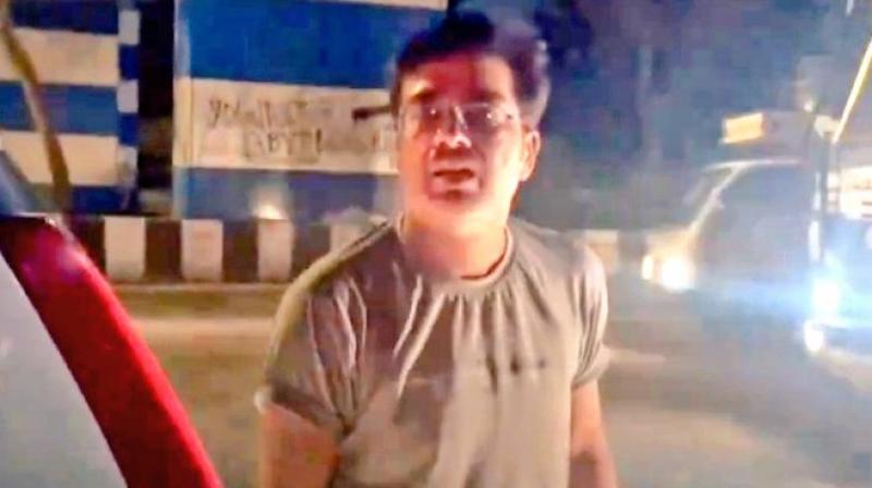 The girl insulted India with her Pakistani boyfriend, the driver taught her a lesson The girl insulted India with her Pakistani boyfriend, the driver taught her a lesson