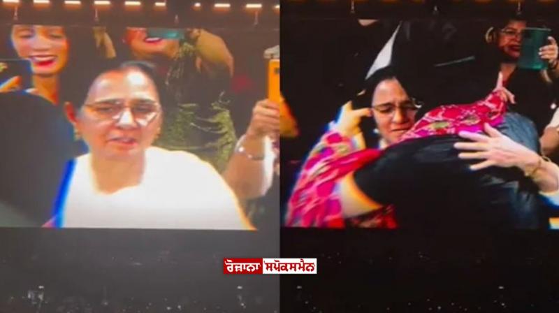 Punjabi Singer diljit dosanjh mother sister in his show Punjabi Singer diljit dosanjh mother sister in his show