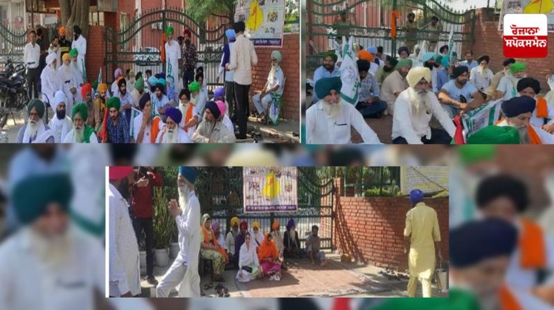 Protest outside PSEB Office 