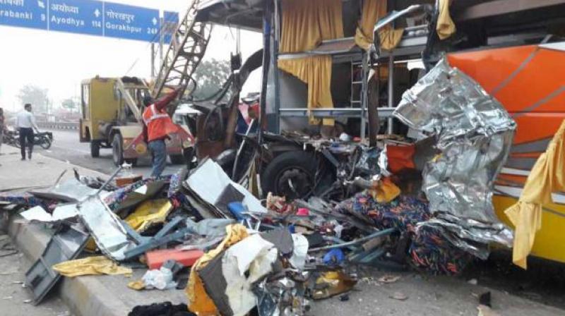 Delhi to Bihar bus accident, 5 dead Delhi to Bihar bus accident, 5 dead