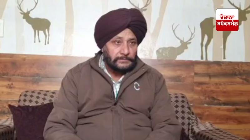 ਅਮਰੀਕਾ ਤੋਂ ਡਿਪੋਰਟ ਹੋ ਕੇ ਆਏ ਸੁਖਵਿੰਦਰ ਸਿੰਘ ਦੇ ਪਿਤਾ ਜਾਣਕਾਰੀ ਦਿੰਦੇ ਹੋਏ ਅਮਰੀਕਾ ਤੋਂ ਡਿਪੋਰਟ ਹੋ ਕੇ ਆਏ ਸੁਖਵਿੰਦਰ ਸਿੰਘ ਦੇ ਪਿਤਾ ਜਾਣਕਾਰੀ ਦਿੰਦੇ ਹੋਏ