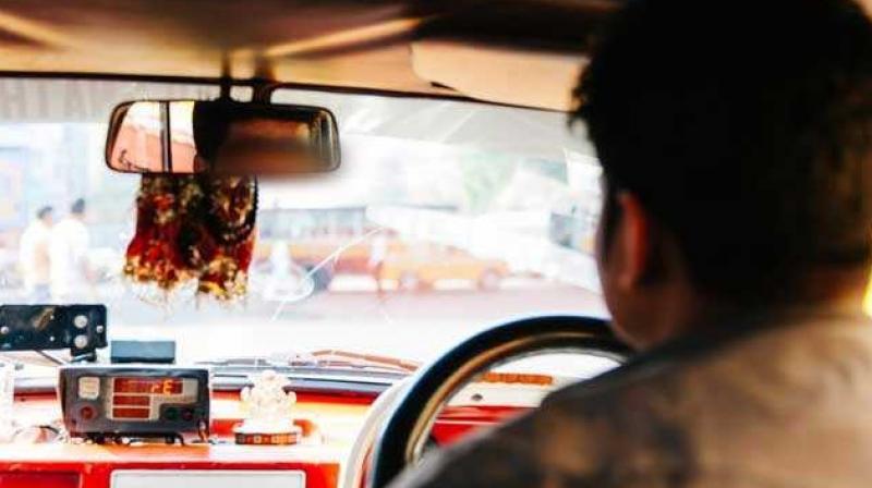 Taxi driver arrested with charas worth 86 lakh rupees Taxi driver arrested with charas worth 86 lakh rupees