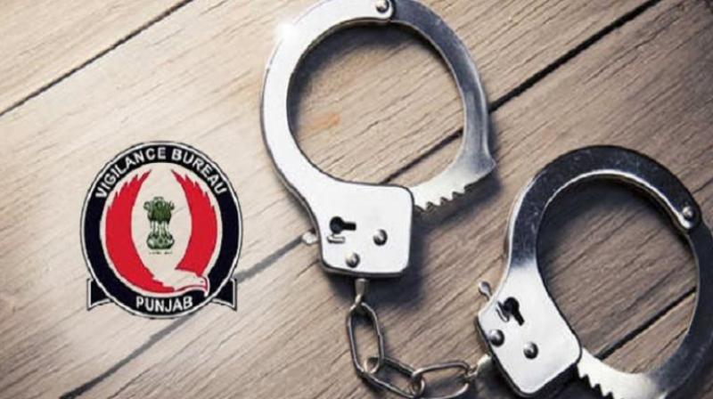 Vigilance Bureau nabs police Assistant Sub Inspector red handed accepting bribe Rs 4,000 Vigilance Bureau nabs police Assistant Sub Inspector red handed accepting bribe Rs 4,000