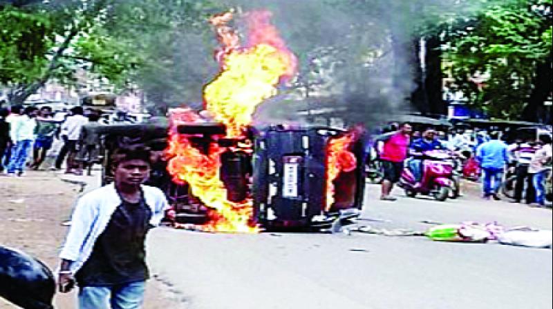 Violent protests after rape of a girl in Delhi