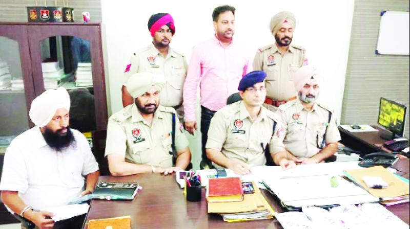While giving information about gold, SSP Dhruv Dahiya And SP Balvinder Singh Bhikhi With others 
