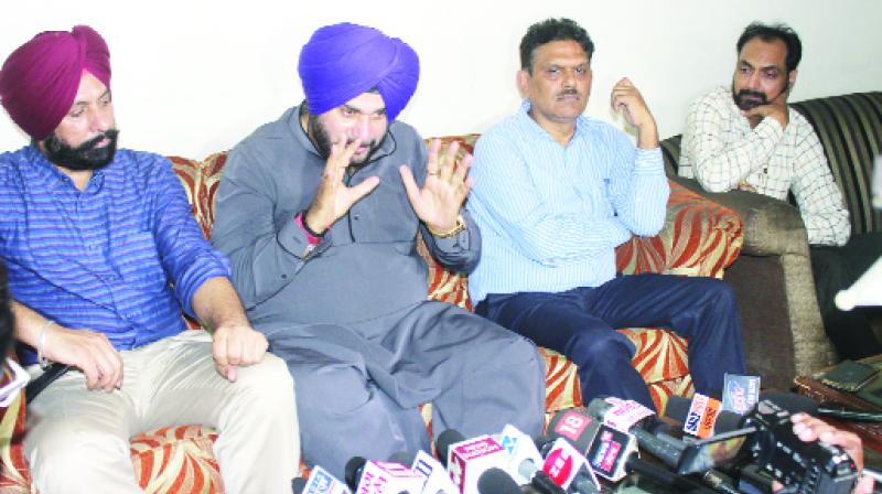 Navjot Singh Sidhu giving information about the project to Journalists