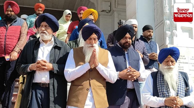 5-members SGPC committee reaches Sri Akal Takht Sahib to offer prayers News in Punjabi 5-members SGPC committee reaches Sri Akal Takht Sahib to offer prayers News in Punjabi