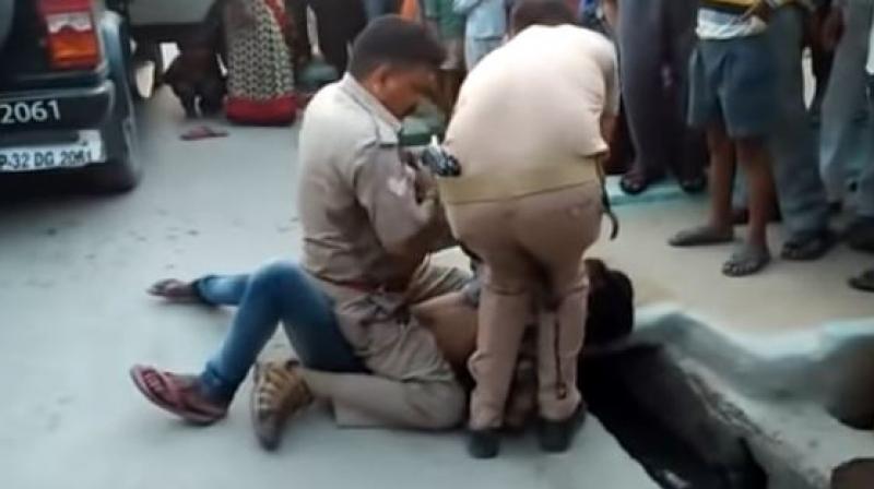 Police in Thane pistol in the mouth of a mobile suspect Police in Thane pistol in the mouth of a mobile suspect