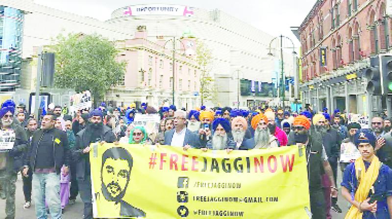 Sikh groups protest strongly in the meeting of the Conservative Party in England Sikh groups protest strongly in the meeting of the Conservative Party in England