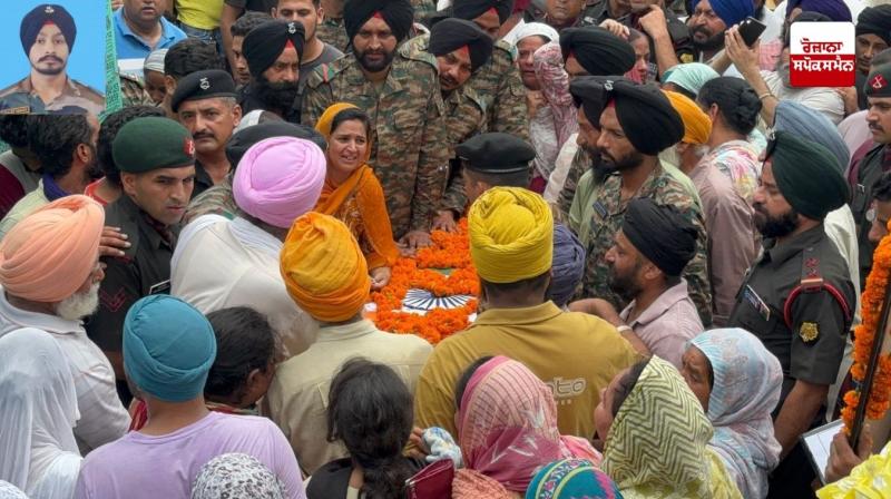 ਲੱਦਾਖ ‘ਚ ਸ਼ਹੀਦ ਹੋਏ ਨਾਇਕ ਦਲਜੀਤ ਸਿੰਘ ਦੀ ਮ੍ਰਿਤਕ ਦੇਹ ਪਹੁੰਚੀ ਪਿੰਡ ਸ਼ਮਸ਼ੇਰਪੁਰ ਲੱਦਾਖ ‘ਚ ਸ਼ਹੀਦ ਹੋਏ ਨਾਇਕ ਦਲਜੀਤ ਸਿੰਘ ਦੀ ਮ੍ਰਿਤਕ ਦੇਹ ਪਹੁੰਚੀ ਪਿੰਡ ਸ਼ਮਸ਼ੇਰਪੁਰ