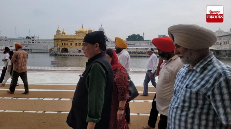 ਮੰਤਰੀ ਸੰਜੀਵ ਅਰੋੜਾ ਨੇ ਆਪਣੀ ਪਤਨੀ ਸਮੇਤ ਸ੍ਰੀ ਹਰਿਮੰਦਰ ਸਾਹਿਬ ਹੋਏ ਨਤਮਸਤਕ, ਸਰਬਤ ਦੇ ਭਲੇ ਦੀ ਕੀਤੀ ਅਰਦਾਸ ਮੰਤਰੀ ਸੰਜੀਵ ਅਰੋੜਾ ਨੇ ਆਪਣੀ ਪਤਨੀ ਸਮੇਤ ਸ੍ਰੀ ਹਰਿਮੰਦਰ ਸਾਹਿਬ ਹੋਏ ਨਤਮਸਤਕ, ਸਰਬਤ ਦੇ ਭਲੇ ਦੀ ਕੀਤੀ ਅਰਦਾਸ