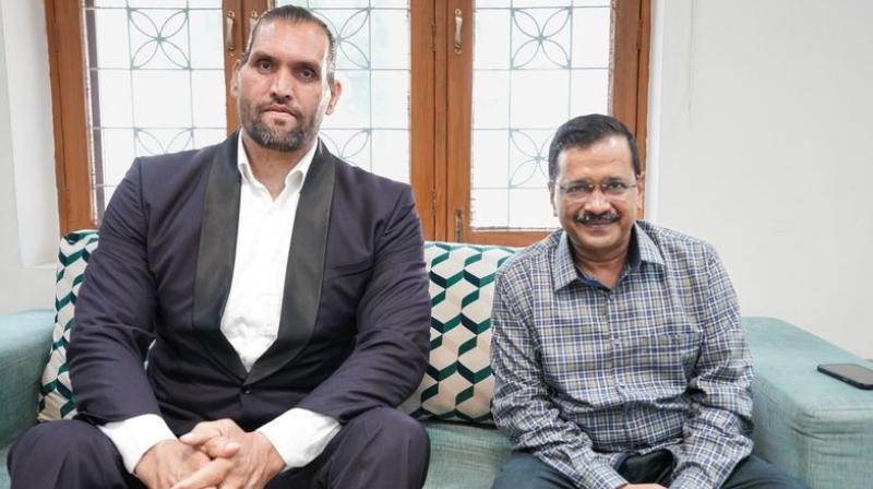 Arvind Kejriwal meets WWE champion Great Khali Arvind Kejriwal meets WWE champion Great Khali